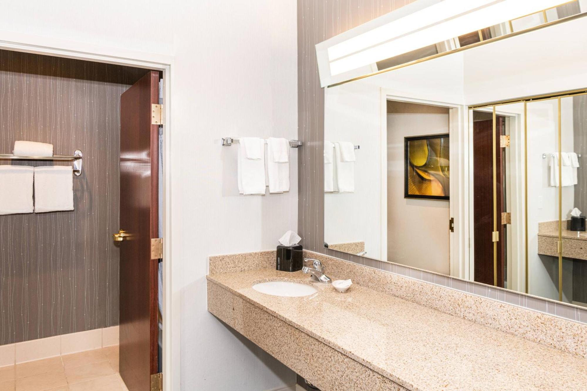 Country Inn & Suites By Radisson, Columbus-Edinburgh Экстерьер фото
